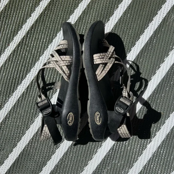 Chacos Classic Sandal Grey White Pattern - Picture 2 of 5